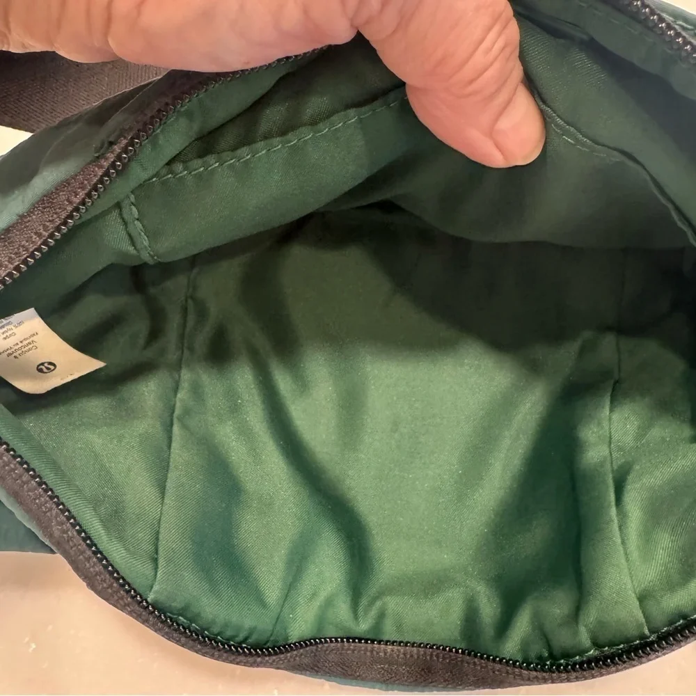 Lululemon City Essentials Multi-Pocket Belt Bag Everglade Green - Picture 9 of 14